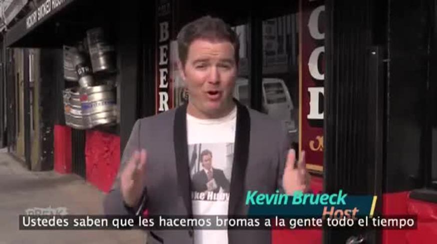 Una mesera es víctima de una cámara oculta y el resultado es asombroso