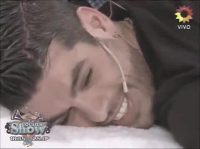 ¡Qué dolor! Cristian U. se depiló en vivo: mirá el video