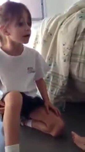 El video de la nena de Boca que consuela a su hermano tras perder contra River por la Copa Sudamericana