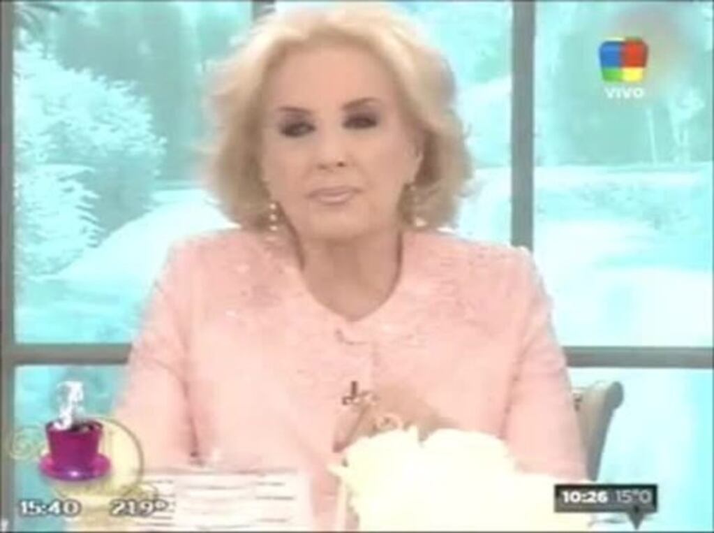 ¡Ups! El blooper Rocío Oliva en el programa de Mirtha: fue al baño… ¡en vivo!