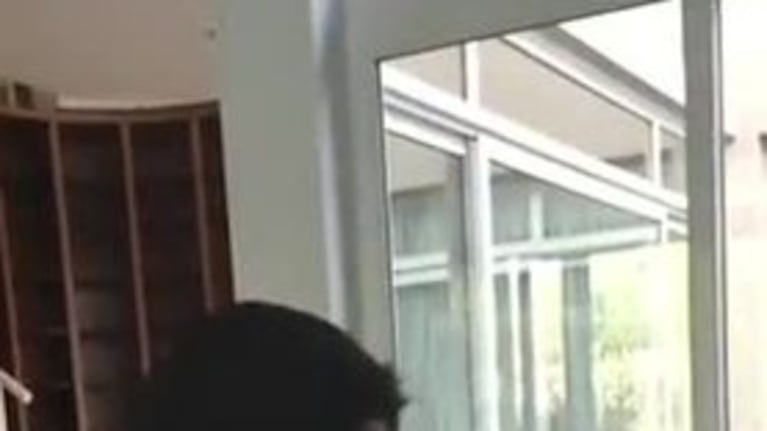 El video más tierno de Carlitos Tevez y su hijo, fan de Boca, después del Superclásico: ¡el nene no se quiere sacar la camiseta!