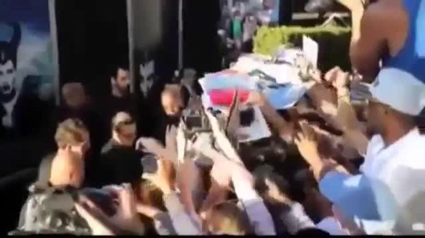 Brad Pitt fue golpeado por un mismo periodista ucraniano en la avant premiere de Maléfica