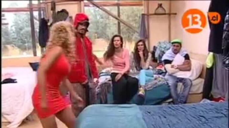 Escándalo: Eugenia Lemos fue agredida por Luli Love en el reality chileno