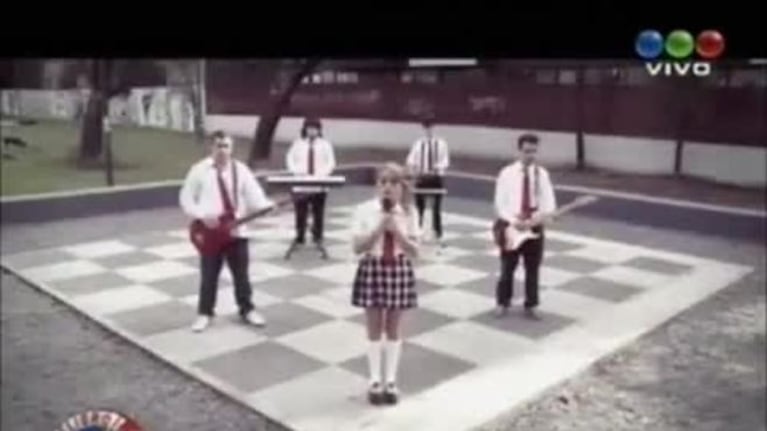 "Deprepornis", la desopilante parodia de Agapornis en Peligro Sin Codificar
