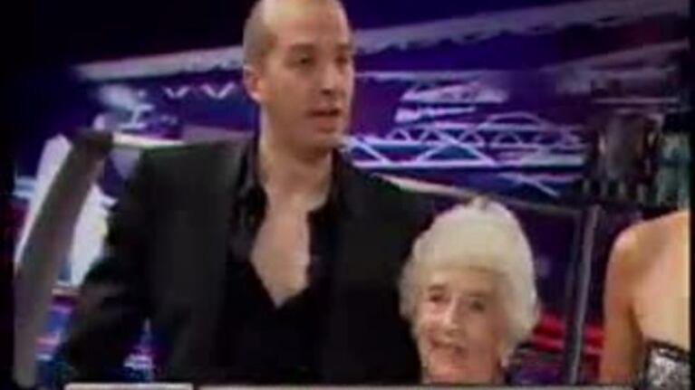 Video del día: Sarah Paddy Jones "la rompió" bailando con Los Wachiturros