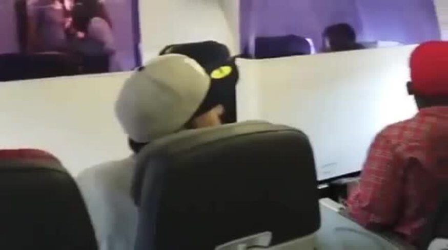 Esto es lo que pasa cuando los actores del musical El Rey León viajan en un avión