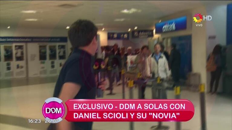 Daniel Scioli y Gisela Berger hablaron en Ezeiza al regresar de República Dominicana