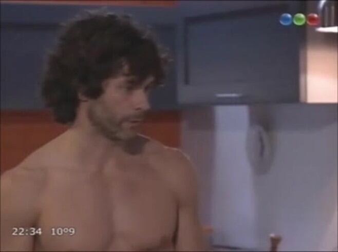 Camino al amor: la China Suárez y Mariano Martínez, en una escena súper hot