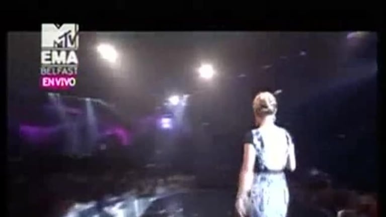 Un hombre completamente desnudo irrumpió en los premios de MTV