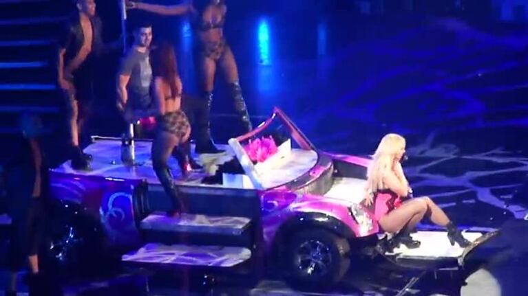 Britney Spears: sensual baile del caño a un Jonas Brothers