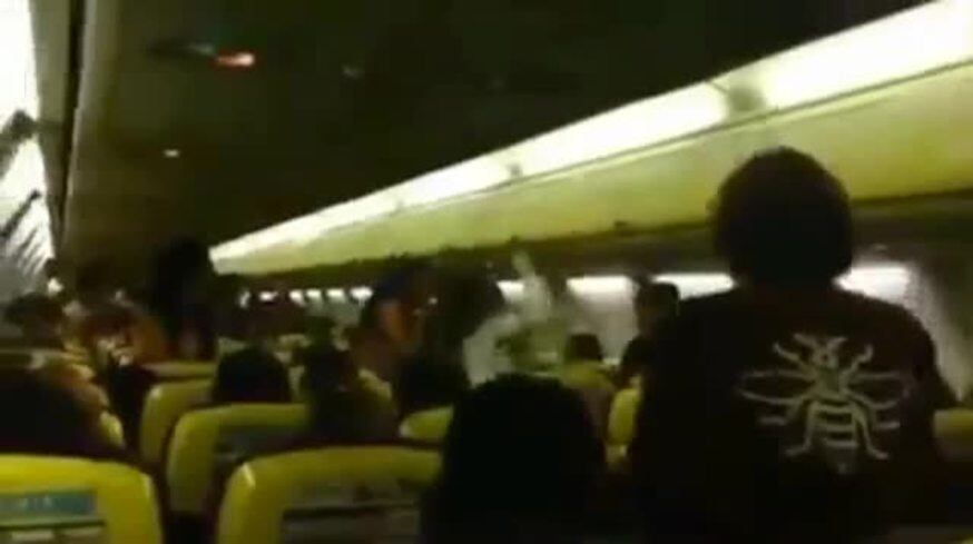 Una novia terminó a los golpes con su amiga en su despedida de soltera en pleno vuelo
