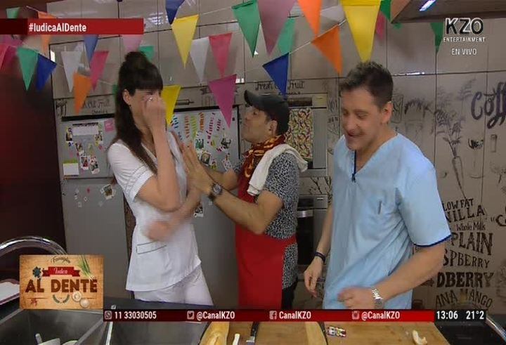 Romina Pereiro, beso