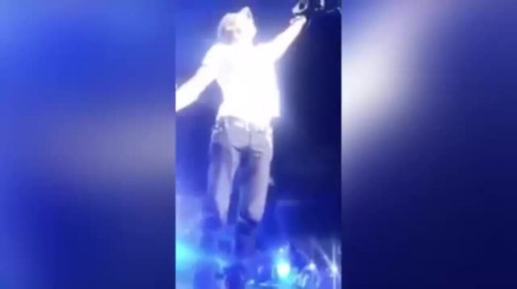 El video del corte de Enrique Iglesias al manipular un drone en pleno recital
