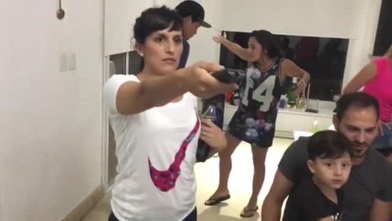 El numeroso (y casi perfecto) Mannequin Challenge de Diego Maradona con Rocío Oliva, Jana y Diego Junior