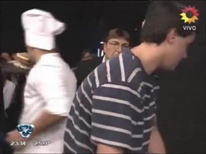 Julio Falcioni visitó ShowMatch y se cruzó con su imitador