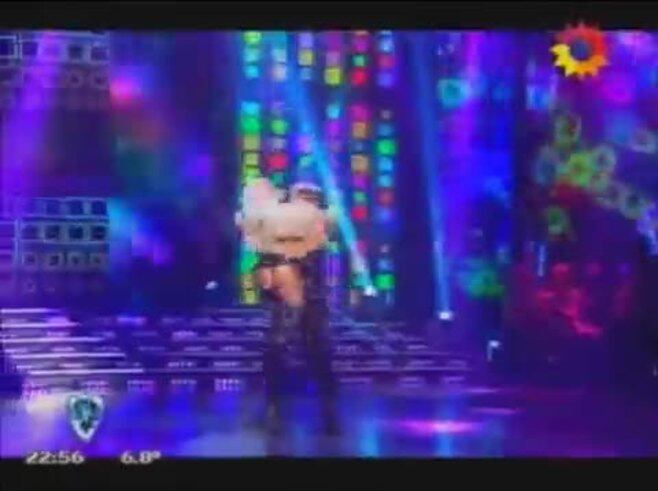 Vicktoria Xipolitakis perdió su peluca en pleno baile y se fue llorando