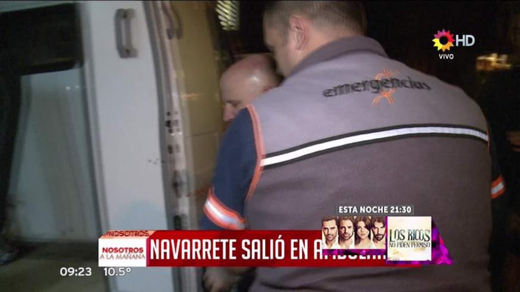 El retiro en ambulancia de Manuel Navarrete tras el accidente con el Bicho Gómez