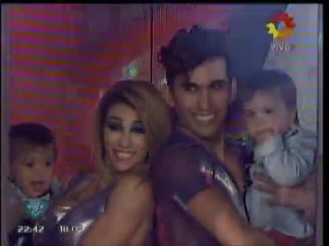 Cinthia Fernández y sus hijas en la pista de ShowMatch