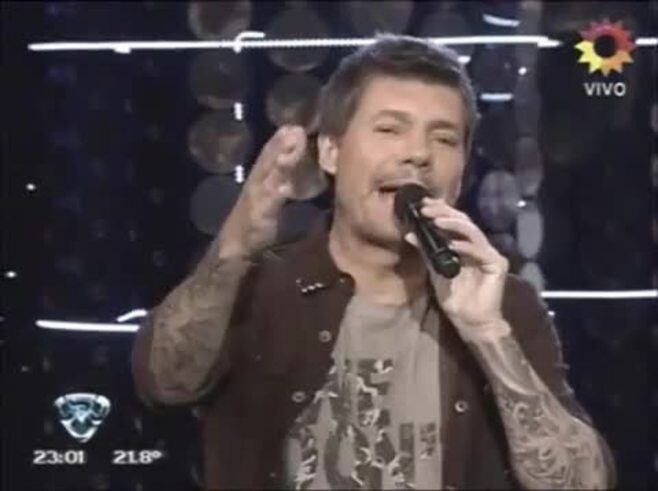 El impactante topless de Andrea Rincón en el baile del caño 