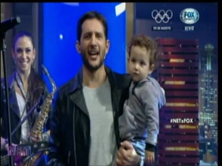 Germán Paoloski y su hijo León bailaron al ritmo de la música de Illya Kuryaki and The Valderramas