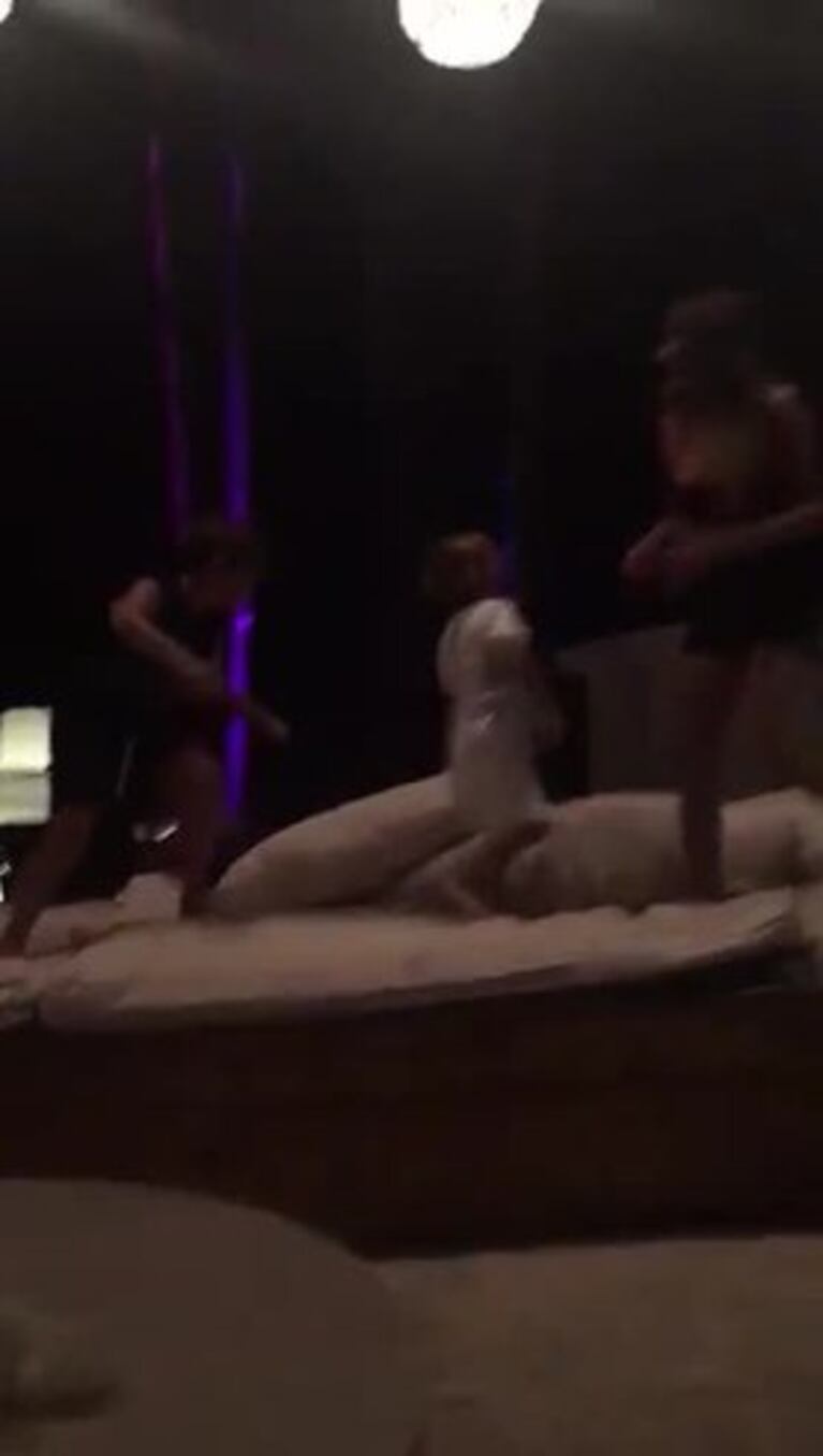 Pamita bailando con sus hijos