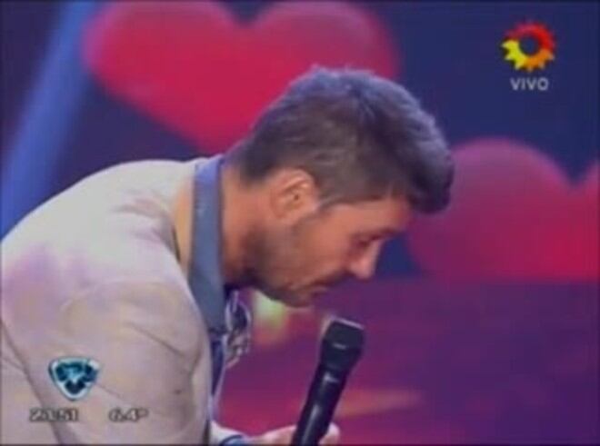 El beso de Noelia Pompa y su "amigovio" Julián Di Vietri
