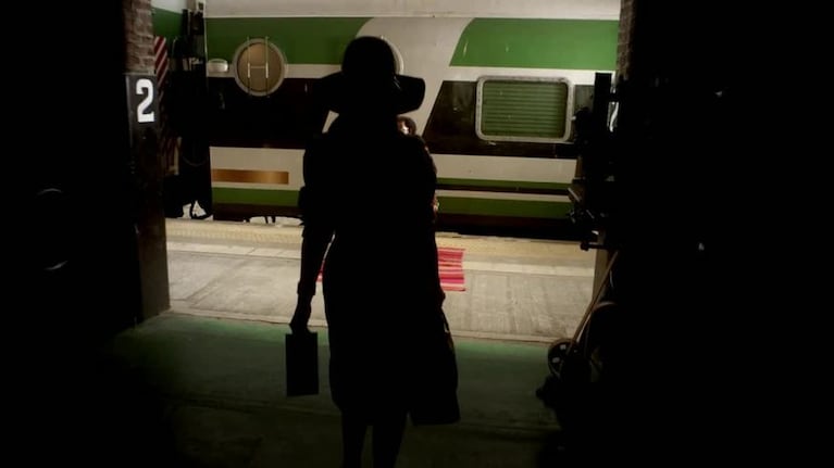 Natalia Oreiro, más sensual que nunca, en un videoclip cantando un clásico de Gilda