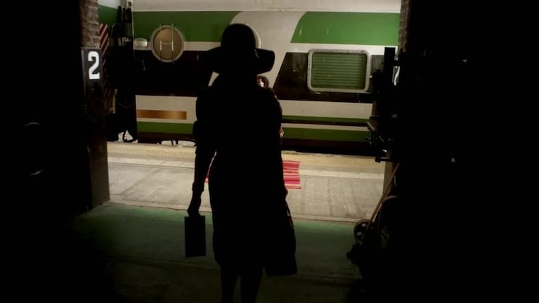 Natalia Oreiro, más sensual que nunca, en un videoclip cantando un clásico de Gilda
