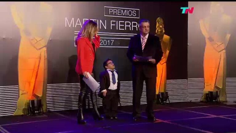 Guillermo Blanc ignoró al actor nominado como revelación en la entrega de diplomas de los Martín Fierro 2017
