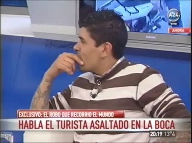 El tenso cruce del motochorro con un amigo del turista canadiense