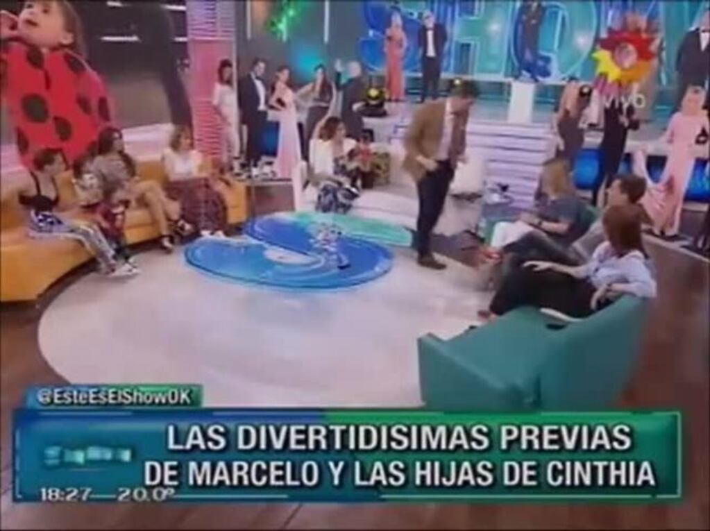 La reacción de las mellizas de Cinthia Fernández cuando vieron una gigantografía de Tinelli