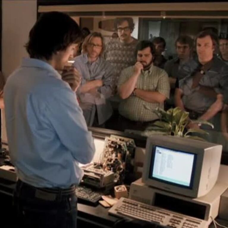 Ashton Kutcher, en un nuevo trailer de la película sobre Steve Jobs