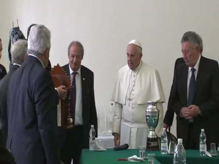 El Papa Francisco gritará los goles de Leo Messi, Neymar, James Rodríguez y todos los que se hagan en la Copa América: el solidario motivo