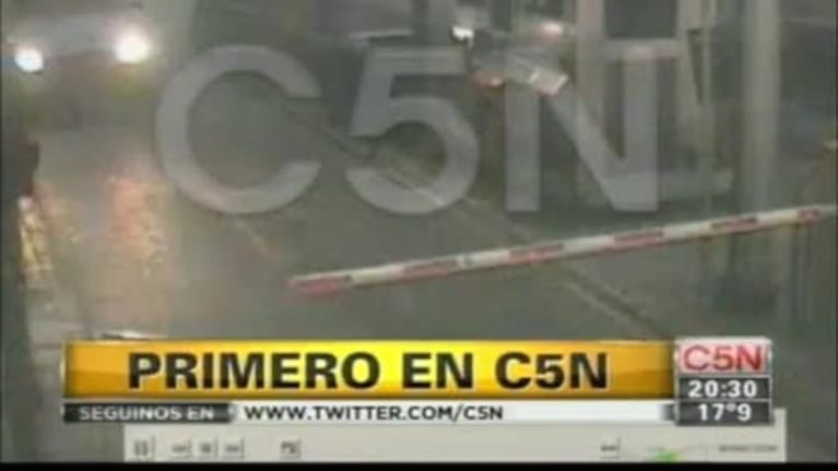 Difunden el video del hijo de Aliverti al llegar al peaje con el cuerpo del ciclista atropellado