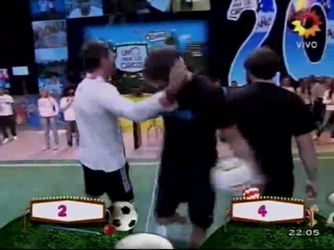 El duelo al fútbol-tenis: Cavenaghi-Palermo vs. Tinelli-Suar