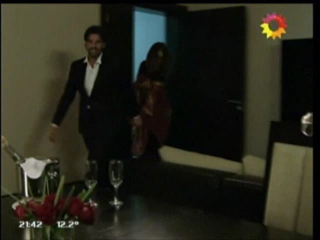 La noche romántica de Antonio y Julia en Los ricos no piden permiso