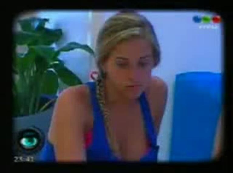 Gran Hermano 2012: Los "ataques" de seducción de Walquiria a Mario