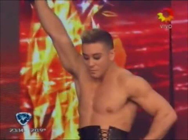 Jésica Cirio y la coreografía del Femme Style, en la semifinal del Bailando