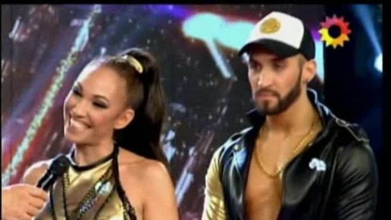 El tremendo beso de Moria con un bailarín