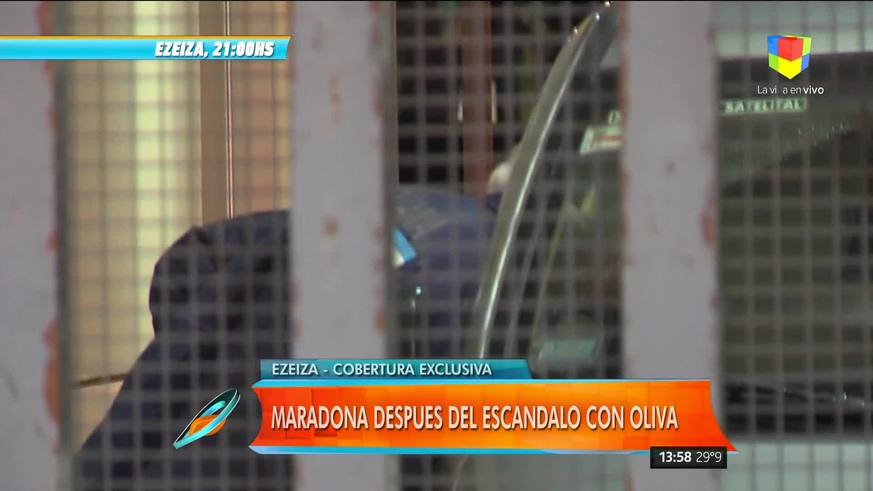 Diego Maradona con Rocío Oliva en Ezeiza