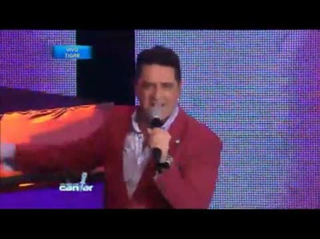 Jennifer López deslumbró en Soñando por cantar con su glamour