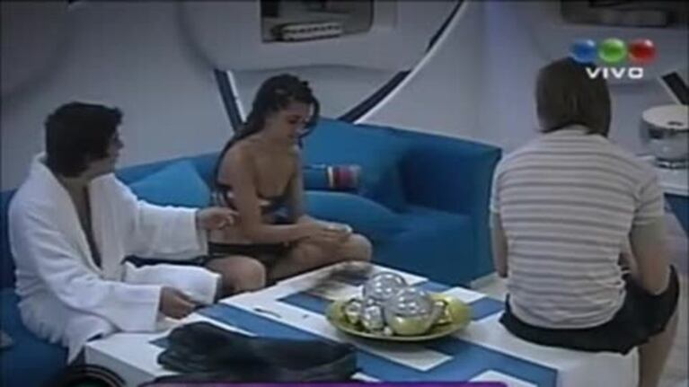 Gran Hermano 2012: Cynthia y Rodrigo, primer beso ¿y algo más?