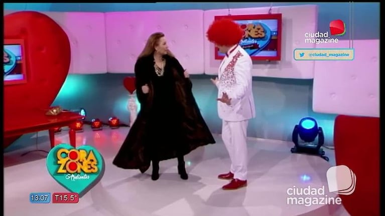 Mónica Gonzaga: "Hice el amor con Julio Iglesias en la Casa de Frank Sinatra"