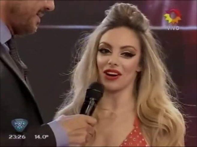 El beso de Gisela Bernal y su nuevo novio en ShowMatch