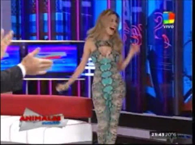El look súper sensual de Virginia Gallardo en Animales Sueltos 