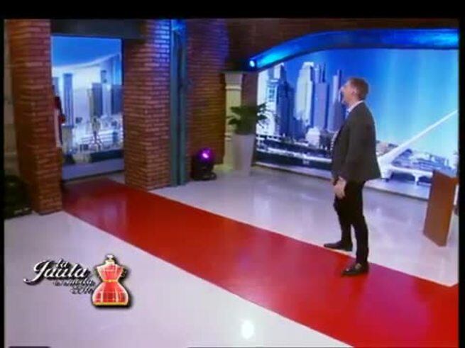El accidente fashionista de Karina Jelinek en La jaula de la moda