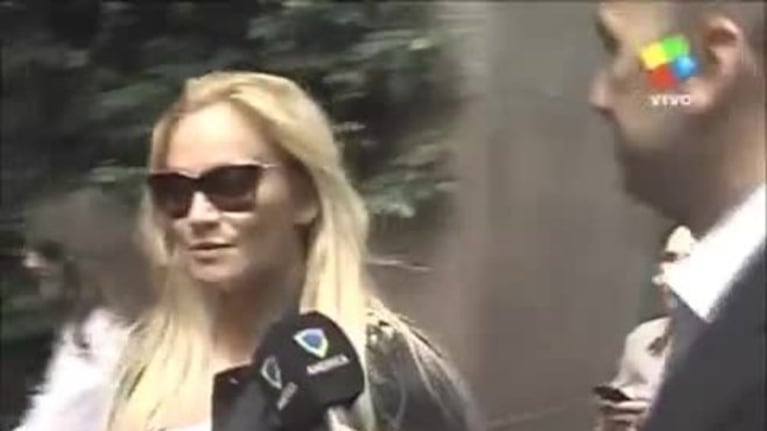María Eugenia Ritó se hizo una novedosa operación de autoprótesis de lolas y lo celebró a su manera: beso con su amiguita