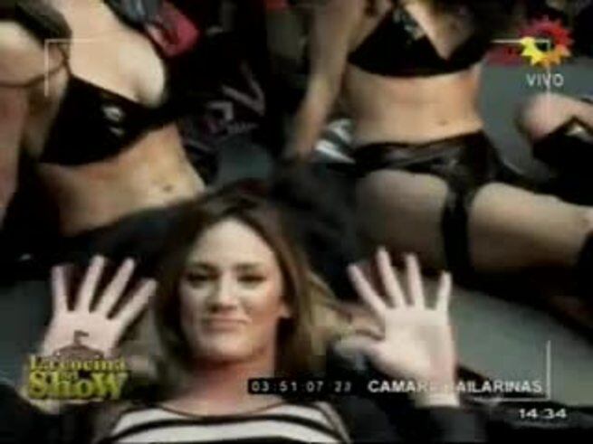 Segunda Parte: Paula Chaves entrevistada por las bailarinas de ShowMatch