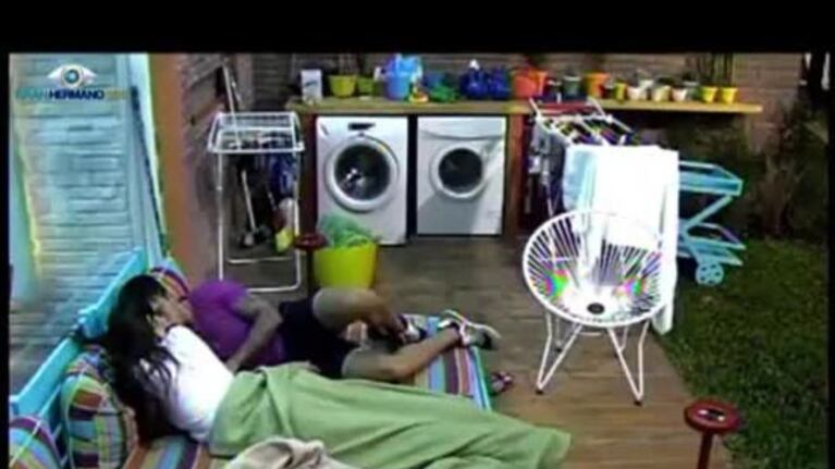 Gran Hermano 2015: el beso de Nicolás y María Paz
