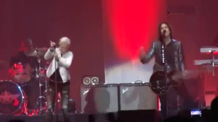 ¡Fuerza de voluntad! La cantante de Roxette sufrió una fuerte caída en pleno recital y siguió adelante: el video